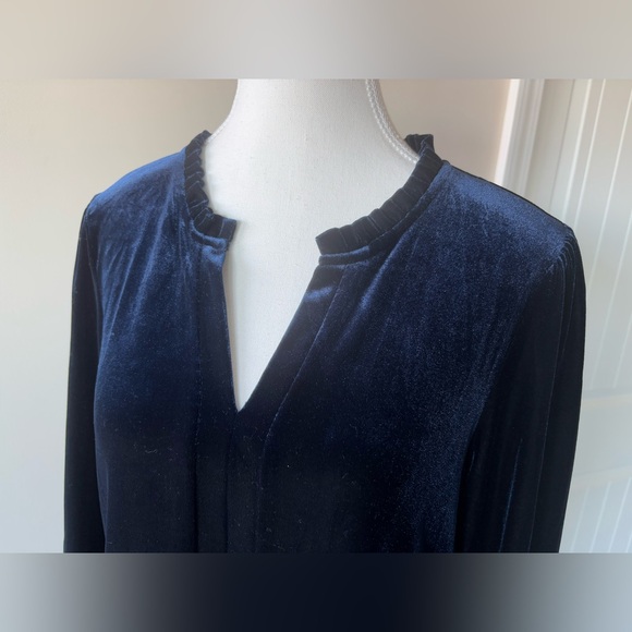 Gorgeous Navy Velvet Tiered V-Neck Tunic Dress. Size Large. Long Sleeves. - Picture 3 of 8